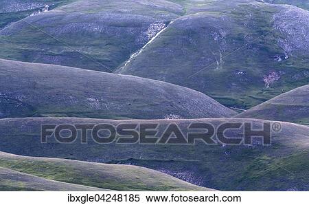 Stock Photography - Nach Sonnenuntergang, Abenddammerung im Nationalpark Monti Sibillini, Castelluccio di Norcia, Umbrien, Italien, Europa. Fotosearch