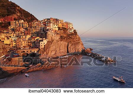 Stock Image - Ortsansicht, Manarola, Cinque Terre, Rivera di Levante, Provinz La Spezia, Ligurien, Italien, Europa. Fotosearch