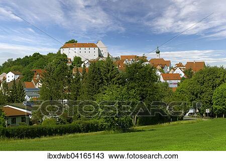Stock Image - Ortsansicht mit Burg und Pfarrkirche St. Barbara, Lupburg, Oberpfalz, Bayern, Deutschland, Europa. Fotosearch