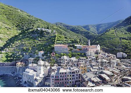 Stock Photograph - Ortsansicht, Vernazza, Cinque Terre, Rivera di Levante, Provinz La Spazia, Ligurien, Italien, Europa. Fotosearch
