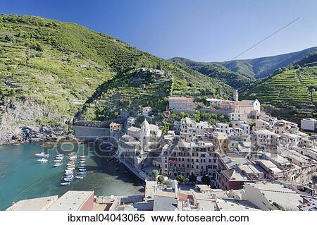 Stock Photography - Ortsansicht, Vernazza, Cinque Terre, Rivera di Levante, Provinz La Spazia, Ligurien, Italien, Europa. Fotosearch