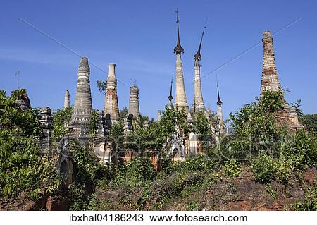 Stock Image - Pagodenwald, Stupas, bei Indein am Inle-See, Shan-Staat, Myanmar, Asien. Fotosearch