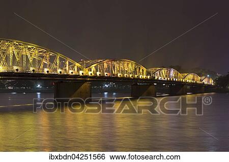 Stock Photograph - Panoramablick, Truong-Tien-Brucke bei Nacht, Hue, Vietnam, Asien. Fotosearch