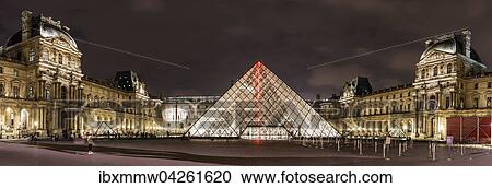 Stock Image - Pavillon Richelieu, glaserne Eingangspyramide, Palais du Louvre, Nachtaufnahme, Paris, Ile-de-France, Frankreich, Europa. Fotosearch