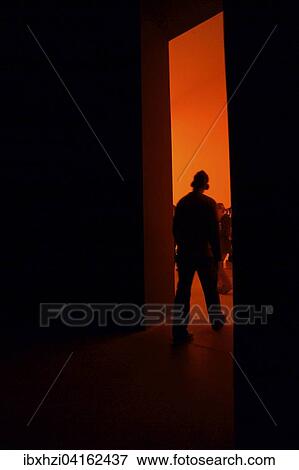 Person als Schatten tritt aus einem dunklen Raum in einen hellen roten Raum View Large Photo Image Stock Photo - Person als Schatten tritt aus einem dunklen Raum in einen hellen roten Raum. Fotosearch