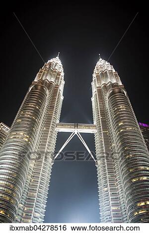 Stock Photograph - Petrona Towers bei Nacht, Kuala Lumpur, Malaysia, Asien. Fotosearch