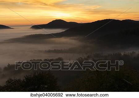 Stock Image - Pfalzer Wald, von der Burgruine Lindelbrunn, Dahner Felsenland, Dahn, Pfalz, Rheinland-Pfalz, Deutschland, Europa. Fotosearch