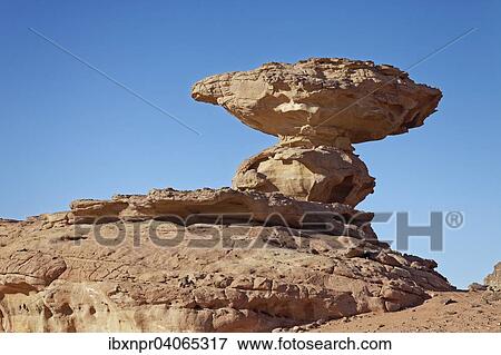 Stock Photo - Pilzformiger balancierender Felsen, Wuste, Wadi Rum, Jordanien, Asien. Fotosearch