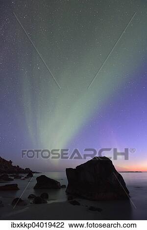 Stock Image - Polarlicht am Utakleiv Beach, Vestvagoy, Lofoten, Norwegen, Europa. Fotosearch