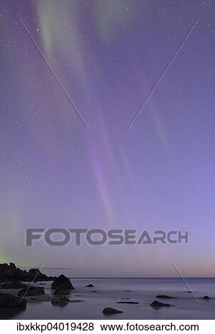 Stock Photo - Polarlicht am Utakleiv Beach, Vestvagoy, Lofoten, Norwegen, Europa. Fotosearch