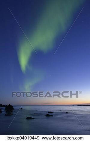 Stock Photo - Polarlicht am Utakleiv Beach, Vestvagoy, Lofoten, Norwegen, Europa. Fotosearch