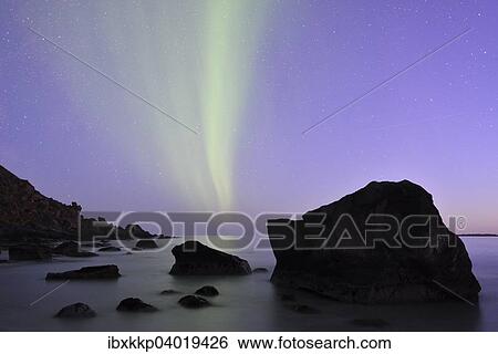 Stock Photograph - Polarlicht am Utakleiv Beach, Vestvagoy, Lofoten, Norwegen, Europa. Fotosearch