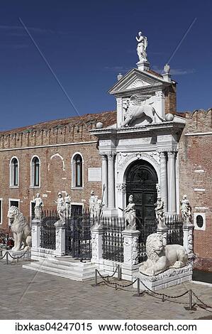 Portal des Arsenal, ehemalige Flottenbasis der Republik Venedig, Stadtteil Castello, Venedig, Venetien, Italien, Europa View Large Photo Image Stock Photography - Portal des Arsenal, ehemalige Flottenbasis der Republik Venedig, Stadtteil Castello, Venedig, Venetien, Italien, Europa. Fotosearch