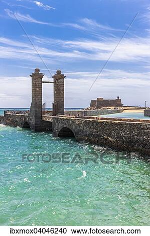 Puente de las Bolas, steinernes Tor vor dem Kastell Castillo de San Gabriel, Arrecife, Lanzarote, Kanarische Inseln, Spanien, Europa View Large Photo Image Stock Image - Puente de las Bolas, steinernes Tor vor dem Kastell Castillo de San Gabriel, Arrecife, Lanzarote, Kanarische Inseln, Spanien, Europa. Fotosearch