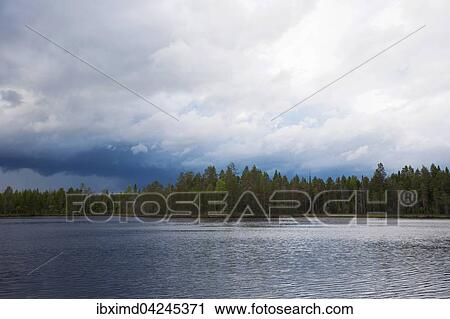Stock Image - Regenstimmungstimmung am See in finnischer Taiga, Kainuu, North Karelia, Finnland, Europa. Fotosearch