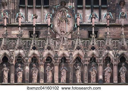 Stock Image - Religiose Skulpturen uber dem Eingangsportal vom Strassburger Munster, Elsass, Frankreich, Europa. Fotosearch