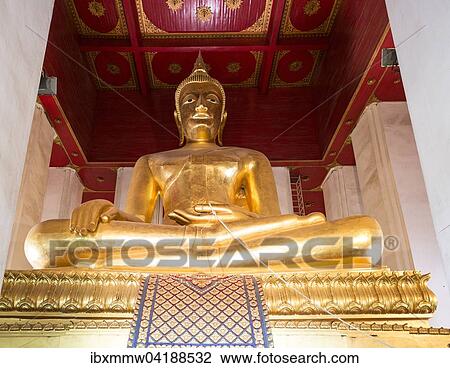 Stock Image - Riesiger vergoldeter Buddha, Buddhistischer Tempel Chang Wat Phra, Ayutthaya, Thailand, Asien. Fotosearch