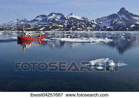 Roter Frachter im Kong Oscars Havn, Ammassalik-Insel, Kalaallit Nunaat, Ostgronland, Gronland, Nordamerika View Large Photo Image Stock Photo - Roter Frachter im Kong Oscars Havn, Ammassalik-Insel, Kalaallit Nunaat, Ostgronland, Gronland, Nordamerika. Fotosearch