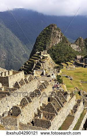 Stock Image - Ruinenstadt, Inkastadt Machu Picchu, UNESCO-Weltkulturerbe, Urubambatal, Provinz Cusco, Peru, Sudamerika. Fotosearch