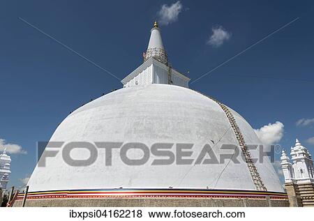 Ruwanwelisaya oder Ruwanweli Maha Seya Stupa, Anuradhapura, Sri Lanka, Asien View Large Photo Image Stock Photo - Ruwanwelisaya oder Ruwanweli Maha Seya Stupa, Anuradhapura, Sri Lanka, Asien. Fotosearch