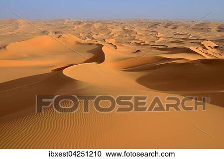 Stock Image - Sanddunen, Oued In Djerane, Tassili n'Ajjer Nationalpark, UNESCO Weltnaturerbe, Sahara, Algerien, Afrika. Fotosearch