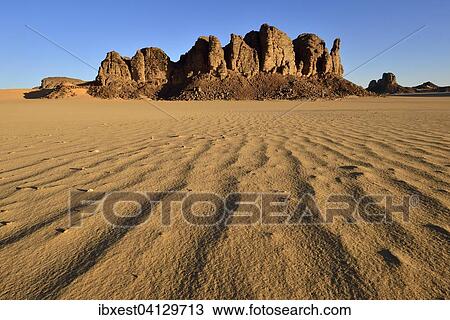 Sanddunen und Felsturme in Tiou Tatarene, Tassili n'Ajjer Nationalpark, UNESCO Weltnaturerbe, Sahara, Nordafrika, Algerien, Afrika View Large Photo Image Stock Image - Sanddunen und Felsturme in Tiou Tatarene, Tassili n'Ajjer Nationalpark, UNESCO Weltnaturerbe, Sahara, Nordafrika, Algerien, Afrika. Fotosearch