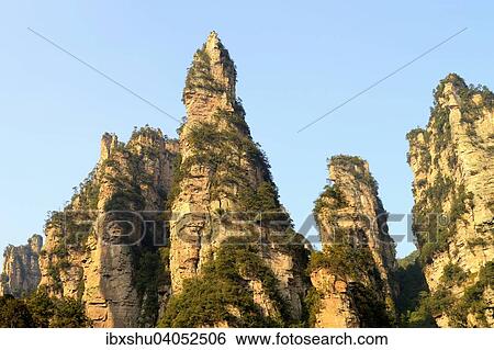 Stock Photograph - Sandsteinfelsen im Zhangjiajie National Forest Park, Provinz Hunan, China, Asien. Fotosearch