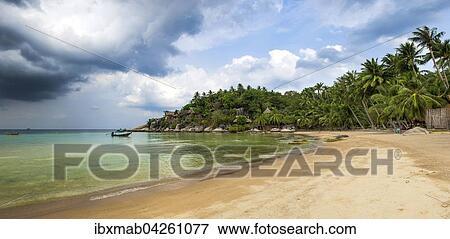 Stock Photo - Sandstrand mit Palmen, turkises Meer, dramatische Gewitterwolken, Sairee Beach, Insel Koh Tao, Golf von Thailand, Thailand, Asien. Fotosearch