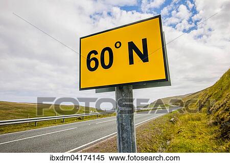 Schild, der 60. Breitengrad nordlicher Breite durchschneidet die Strasse A 970 auf Mainland, Cunningsburgh, Shetland-Inseln, Schottland, Grossbritannien, Europa View Large Photo Image Stock Photography - Schild, der 60. Breitengrad nordlicher Breite durchschneidet die Strasse A 970 auf Mainland, Cunningsburgh, Shetland-Inseln, Schottland, Grossbritannien, Europa. Fotosearch