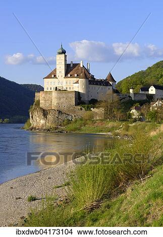 Picture - Schloss Schonbuhel uber der Donau, Schonbuhel-Aggsbach, Niederosterreich, Osterreich, Europa. Fotosearch
