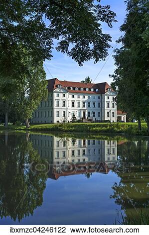 Stock Image - Schloss Wedendorf, gebaut 1679, heute Hotel, vorne ein Fischteich, Wedendorf, Mecklenburg-Vorpommern, Deutschland, Europa. Fotosearch