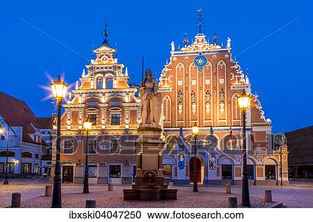 Schwarzhaupterhaus am Rathausplatz, wahrend der blauen Stunde, Altstadt, UNESCO-Weltkulturerbe, Riga, Lettland, Europa View Large Photo Image Stock Image - Schwarzhaupterhaus am Rathausplatz, wahrend der blauen Stunde, Altstadt, UNESCO-Weltkulturerbe, Riga, Lettland, Europa. Fotosearch