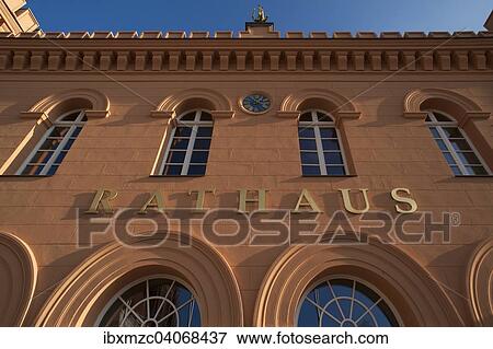Stock Photo - Schweriner Rathaus, auch Altstadtisches Rathaus, Fassade im Tudorstil, 1835, Schwerin, Mecklenburg-Vorpommern, Deutschland, Europa. Fotosearch