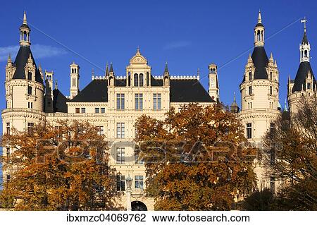Schweriner Schloss, 1845 bis 1857 errichtet, romantischer Historismus, von der Parkseite aus, Schwerin, Mecklenburg-Vorpommern, Deutschland, Europa View Large Photo Image Stock Image - Schweriner Schloss, 1845 bis 1857 errichtet, romantischer Historismus, von der Parkseite aus, Schwerin, Mecklenburg-Vorpommern, Deutschland, Europa. Fotosearch