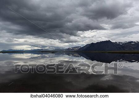 See, hinten Berge, dunkle Wolken spiegeln sich im Wasser, bei Gardar, Halbinsel Snaefellsnes, Island, Europa View Large Photo Image Stock Image - See, hinten Berge, dunkle Wolken spiegeln sich im Wasser, bei Gardar, Halbinsel Snaefellsnes, Island, Europa. Fotosearch