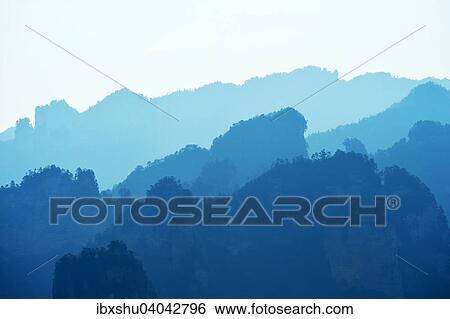 Stock Photograph - Silhouette der Avatar-Berge, Zhangjiajie Nationalpark, Provinz Hunan, China, Asien. Fotosearch