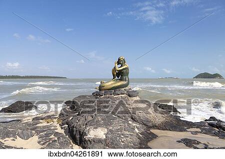 Skulptur, goldene Meerjungfrau am Strand von Samila, Songkhla, Thailand, Asien View Large Photo Image Stock Image - Skulptur, goldene Meerjungfrau am Strand von Samila, Songkhla, Thailand, Asien. Fotosearch