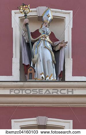 Skulptur vom Bischof Etto, 734-776, am barocken Rathaus von 1757, Ettenheim, Baden-Wurttemberg, Deutschland, Europa View Large Photo Image Stock Image - Skulptur vom Bischof Etto, 734-776, am barocken Rathaus von 1757, Ettenheim, Baden-Wurttemberg, Deutschland, Europa. Fotosearch