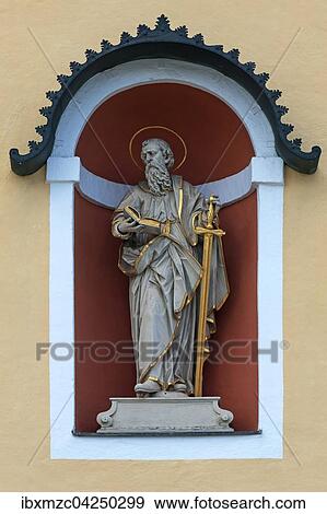 Stock Photo - Skulptur vom Heiligen Petrus, Dekanatspfarrkirche St. Johann, St. Johann, Tirol, Osterreich, Europa. Fotosearch