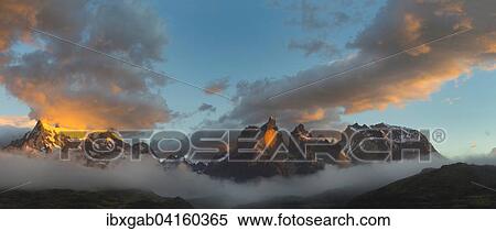 Stock Photography - Sonnenaufgang uber Cuernos del Paine, Lago Pehoe, Nationalpark Torres del Paine, Patagonien, Chile, Sudamerika. Fotosearch