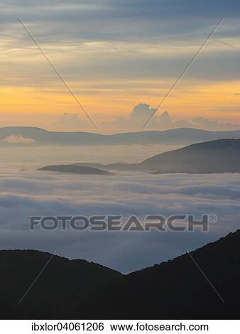 Sonnenaufgang uber den Wolken, Monte Cucco, Umbrien, Apennin, Italien, Europa View Large Photo Image Stock Photograph - Sonnenaufgang uber den Wolken, Monte Cucco, Umbrien, Apennin, Italien, Europa. Fotosearch