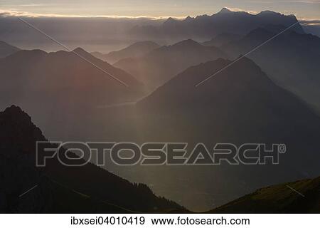 Sonnenaufgang uber Reutte, Tirol, mit Gehrenspitze im Vordergrund, Reutte, Ausserfern, Tirol, Osterreich, Europa View Large Photo Image Stock Photo - Sonnenaufgang uber Reutte, Tirol, mit Gehrenspitze im Vordergrund, Reutte, Ausserfern, Tirol, Osterreich, Europa. Fotosearch