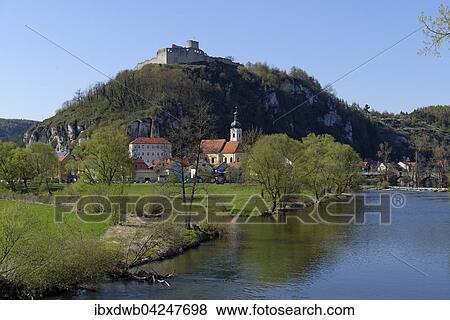 Stadt mit Kirche und Burgruine am Fluss Naab, Kallmunz, Oberpfalz, Bayern, Deutschland, Europa View Large Photo Image Stock Photo - Stadt mit Kirche und Burgruine am Fluss Naab, Kallmunz, Oberpfalz, Bayern, Deutschland, Europa. Fotosearch