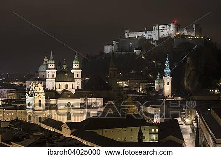 Stock Image - Stadtansicht mit Festung Hohensalzburg, Kollegienkirche und Dom, Nachtaufnahme, Salzburg, Osterreich, Europa. Fotosearch