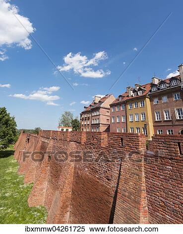 Stock Photography - Stadtmauer und alte Hauser, Altstadt, Warschau, Masowien, Polen, Europa. Fotosearch