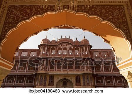 Stock Image - Stadtpalast Chandra Mahal, Rosarote Stadt oder Pink City, Jaipur, Rajasthan, Indien, Asien. Fotosearch