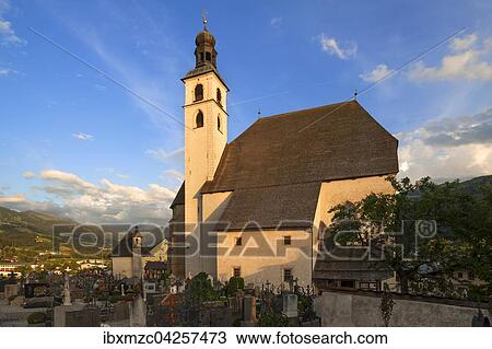 Stadtpfarrkirche mit gotischem Turm im Abendlicht, vorne Friedhof, Kitzbuhel, Tirol, Osterreich, Europa View Large Photo Image Stock Image - Stadtpfarrkirche mit gotischem Turm im Abendlicht, vorne Friedhof, Kitzbuhel, Tirol, Osterreich, Europa. Fotosearch