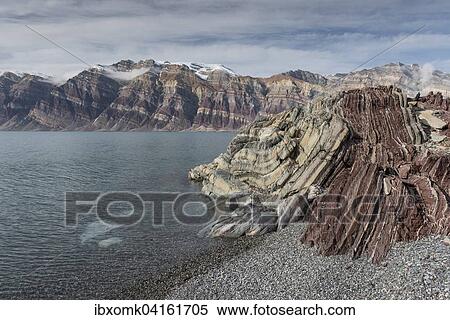 Steiniger Strand und aufgefaltete farbige Gesteinsschichten, ehemals Meeressedimente, Berzelius Bjerg, Segelsallskapet oder Segelselskapets Fjord, Nordost-Gronland-Nationalpark, Gronland, Nordamerika View Large Photo Image Stock Photography - Steiniger Strand und aufgefaltete farbige Gesteinsschichten, ehemals Meeressedimente, Berzelius Bjerg, Segelsallskapet oder Segelselskapets Fjord, Nordost-Gronland-Nationalpark, Gronland, Nordamerika. Fotosearch