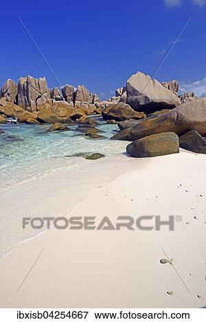 Stock Photo - Strand Anse Marron, auch La Source Marron, mit Felsen, Insel La Digue, Seychellen, Afrika. Fotosearch