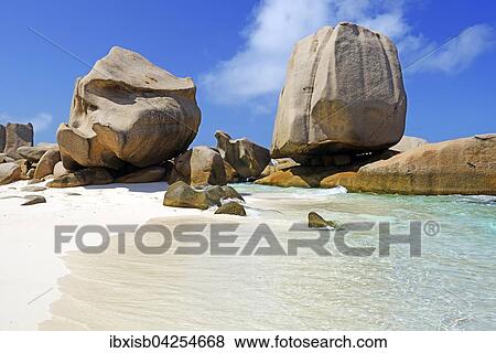 Stock Photo - Strand Anse Marron, auch La Source Marron, mit Felsen, Insel La Digue, Seychellen, Afrika. Fotosearch